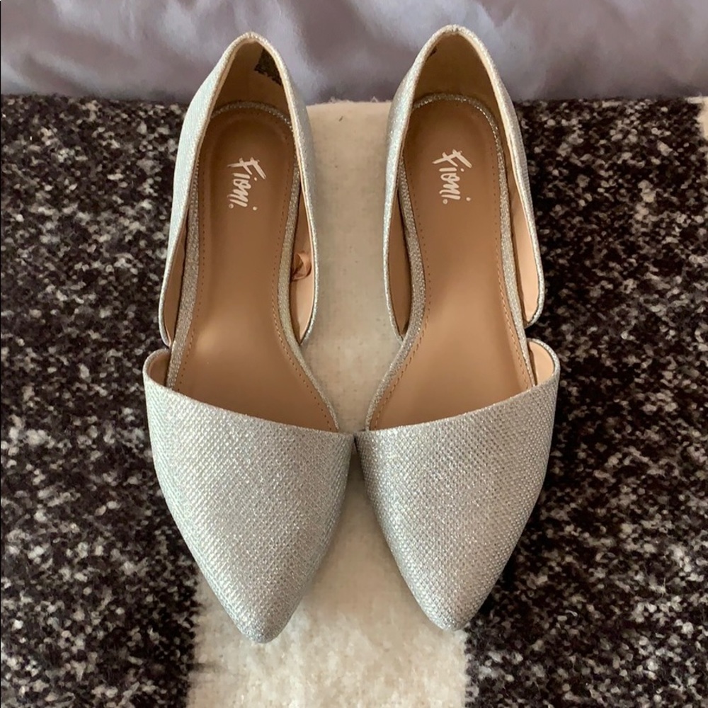 Fioni Silver Point Toe Flats